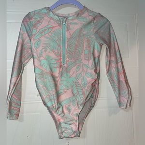 🛍️3 for $12🛍️- you must add 3 items to a bundle 4T swimsuit